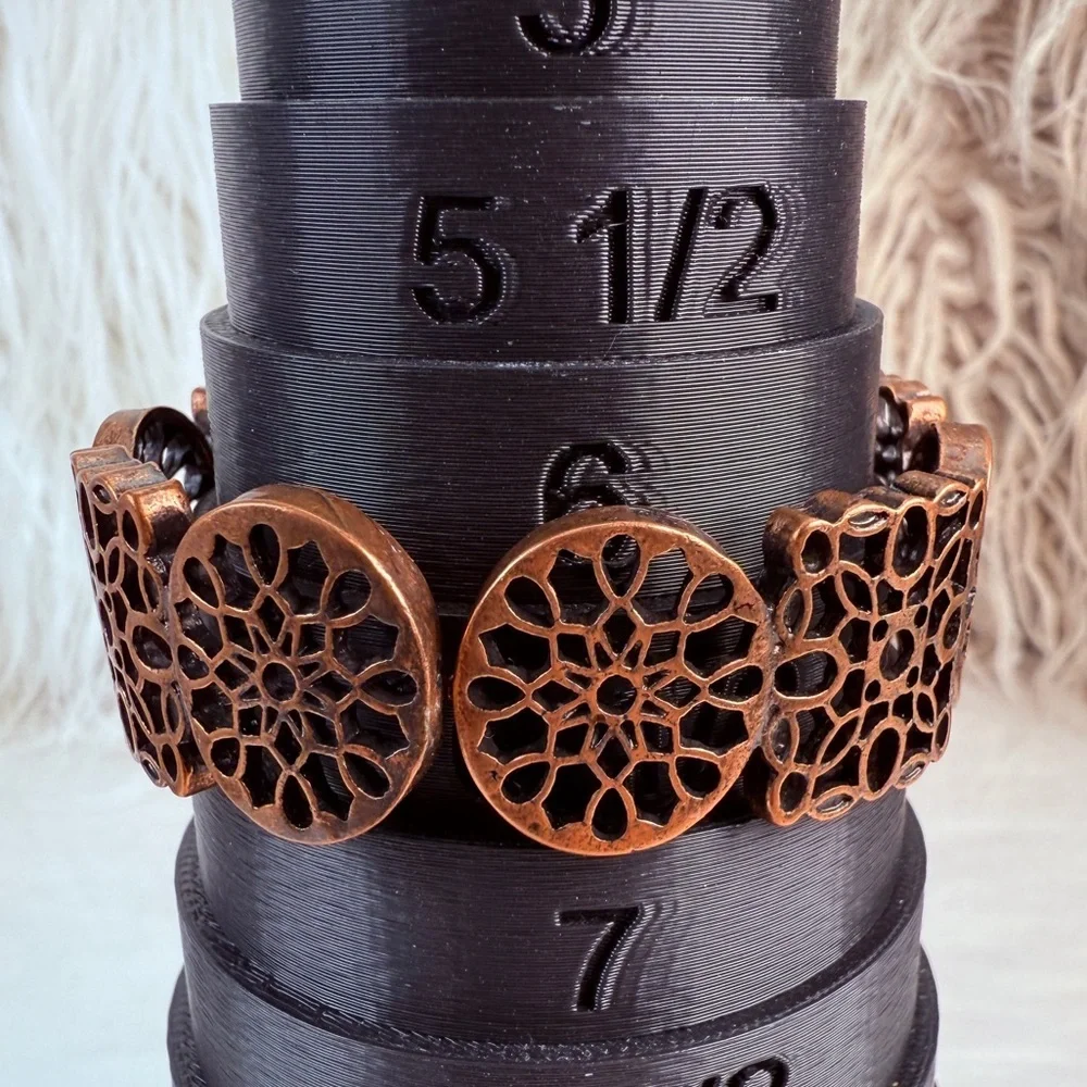 Beautiful vintage copper tone, cut out clamp bangle costume bracelet